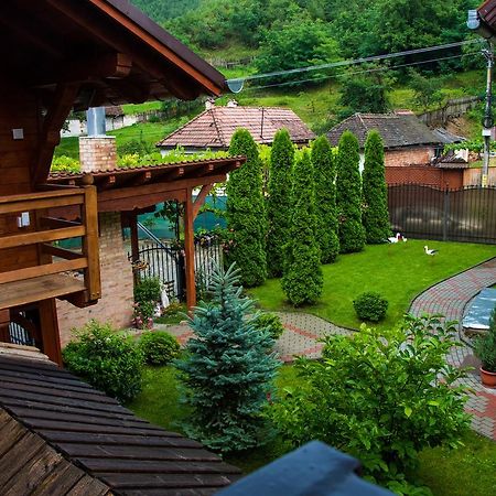 Pensiunea George Gura Rîului Exterior foto